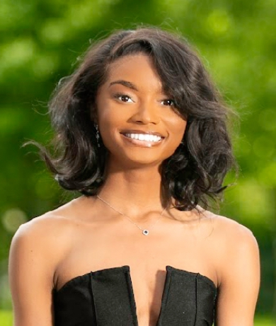 Headshot of Savanna Evans